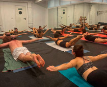 Bikram Yoga Madrid Río - Foto 1