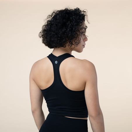 Top corto de yoga negro con espalda nadadora