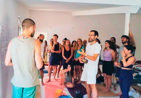 Formacin de Yoga Integral - Curso de profesor/a de yoga nivel avanzado
