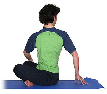 Actitud fcil con torsin   - PARIVRITTA SUKHASANA