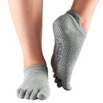 Calcetines de yoga ToeSox Low Rise gris con dedos